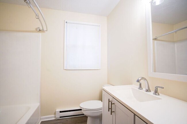 Building Photo - 52 Price St