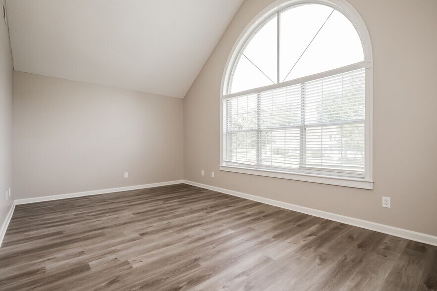 Building Photo - 355 Emerald Trce