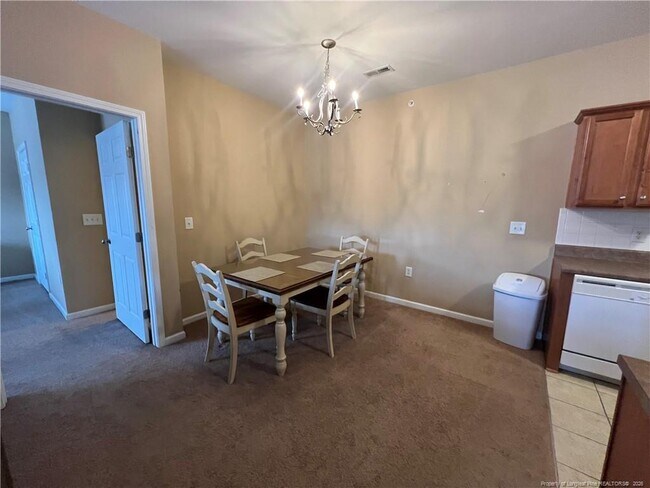Building Photo - 621 Marshtree Ln