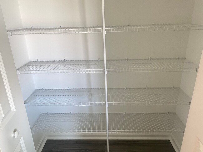 Building Photo - New 3/2.5 End Unit Townhouse!