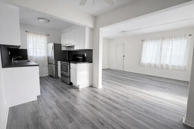 Building Photo - 1500 S 20th Ave