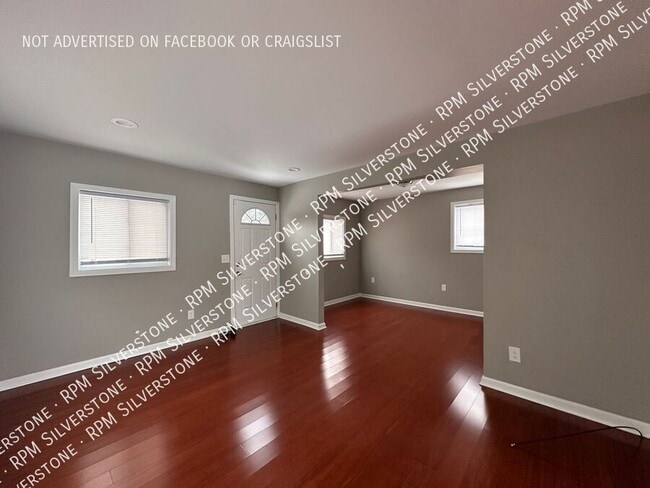 Building Photo - 3113 Emmons Ave