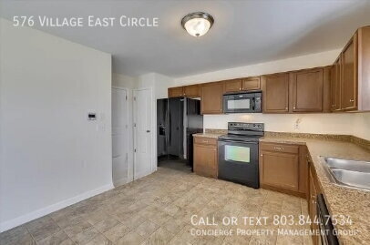 Building Photo - 576 Village E Cir
