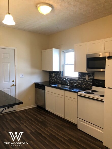 KITCHEN - 1641 Summit Street