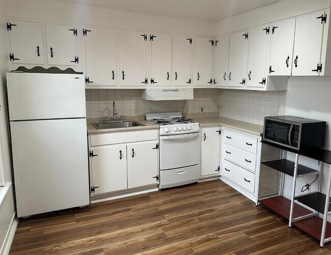 Building Photo - 296 Webster Ave