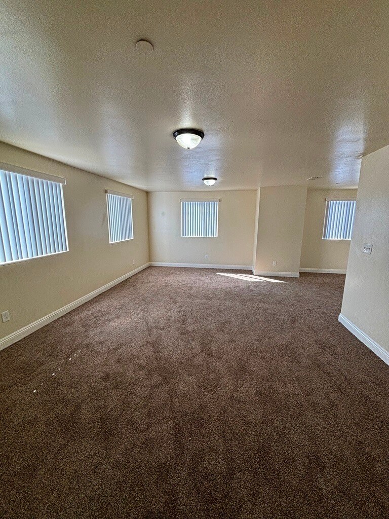 Building Photo - 324 W 77th St