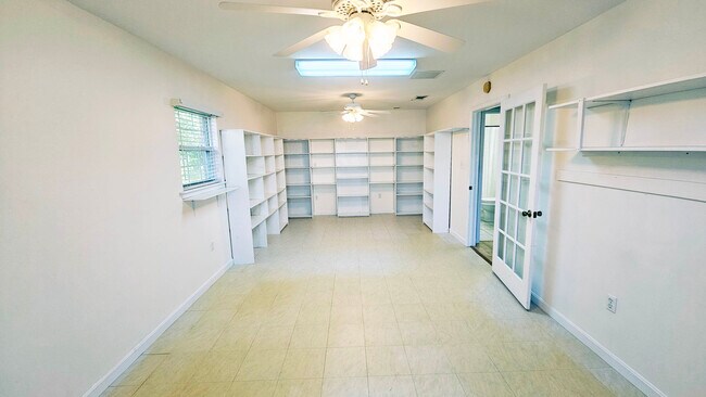 Building Photo - 16200 South Ave