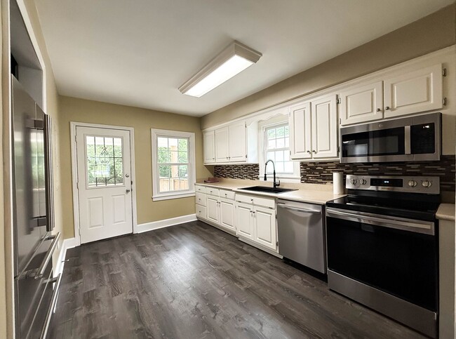 Building Photo - 2515 Camille Dr