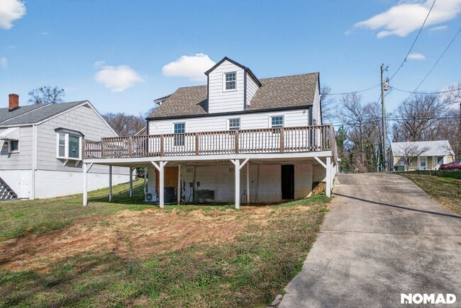 Building Photo - Charming Duplex 2BR + Upstairs 1BR Studio