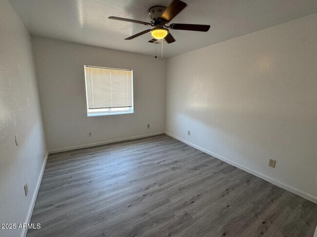 Building Photo - 1331 E Pueblo Ave