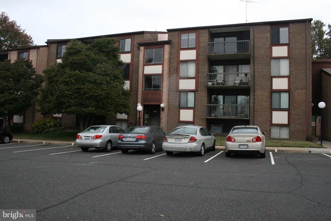 Building Photo - 9728 Kingsbridge Dr