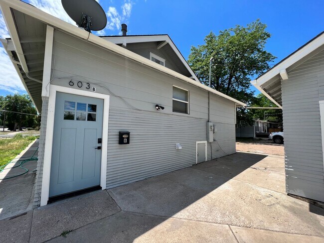 Building Photo - Spacious 3 Bedroom Apartment Near UNC with A/C