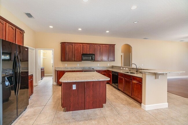 Building Photo - 611 Oceanside Blvd