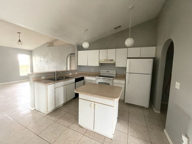 Building Photo - 3/2 in Poinciana for Rent