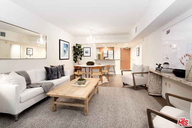 Building Photo - 13700 Marina Pointe Dr