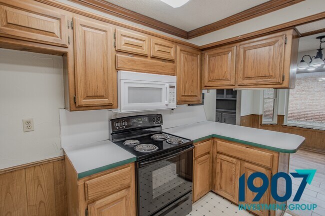 Building Photo - 1200 N Patterson Dr