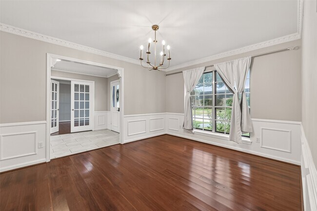 Building Photo - 707 Montclair Blvd