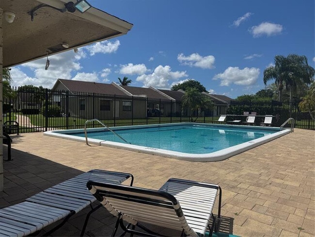 Building Photo - 10324 Boca Bend W