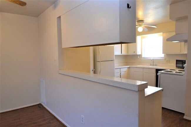 Building Photo - 9200 W Bellfort Ave