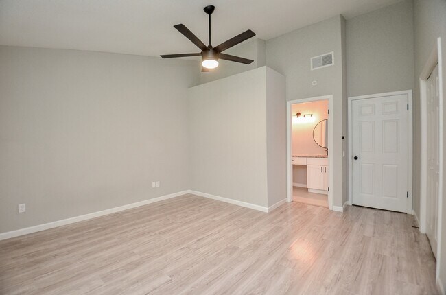 Building Photo - 22018 Grand Forks Dr