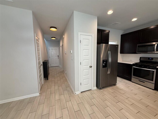 Building Photo - 1720 Artesian Spgs Xing