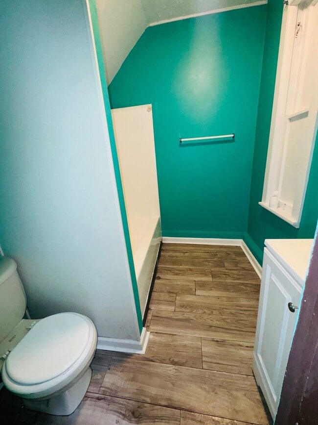 Building Photo - 3621 Sackett Ave