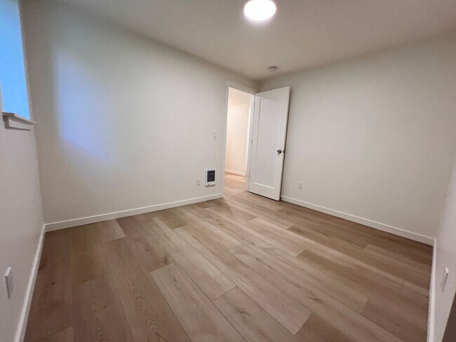 Building Photo - #244-5110 SE 41st Ave