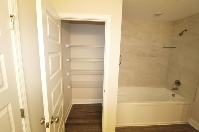 Building Photo - 6083 Forest Dr