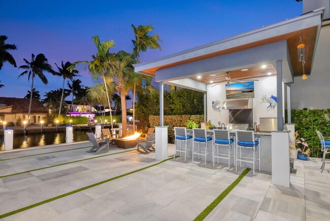 Building Photo - 334 Isle of Capri Dr