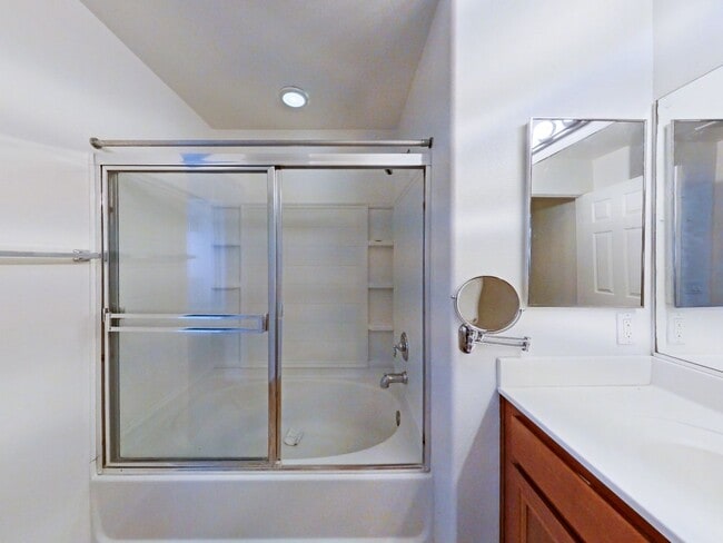 Building Photo - Spacious 3-Bedroom Home in Prime San Diego Location