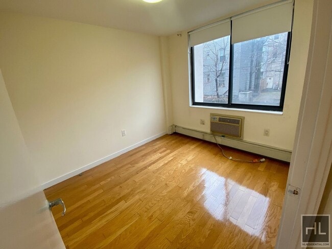 Building Photo - 924 Metropolitan Ave