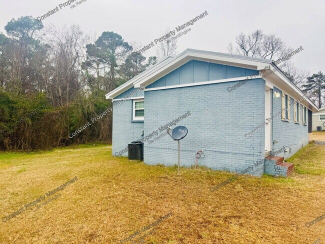 Building Photo - 165 Garrison Rd
