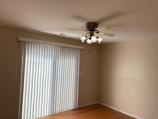 Building Photo - 616 Manzanita Ave