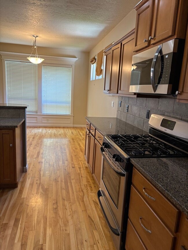 Building Photo - "Luxury Living: Stunning home with marble counter tops & Fireplace!"