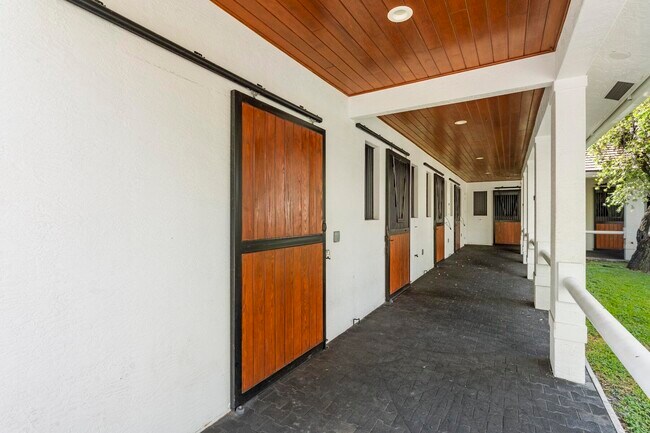 Building Photo - 14492 Equestrian Way