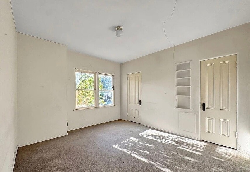 Building Photo - 844 25th St
