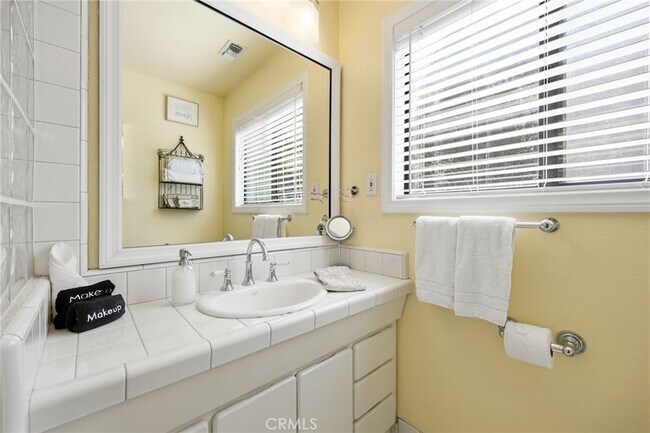 Building Photo - 528 Brentwood Dr