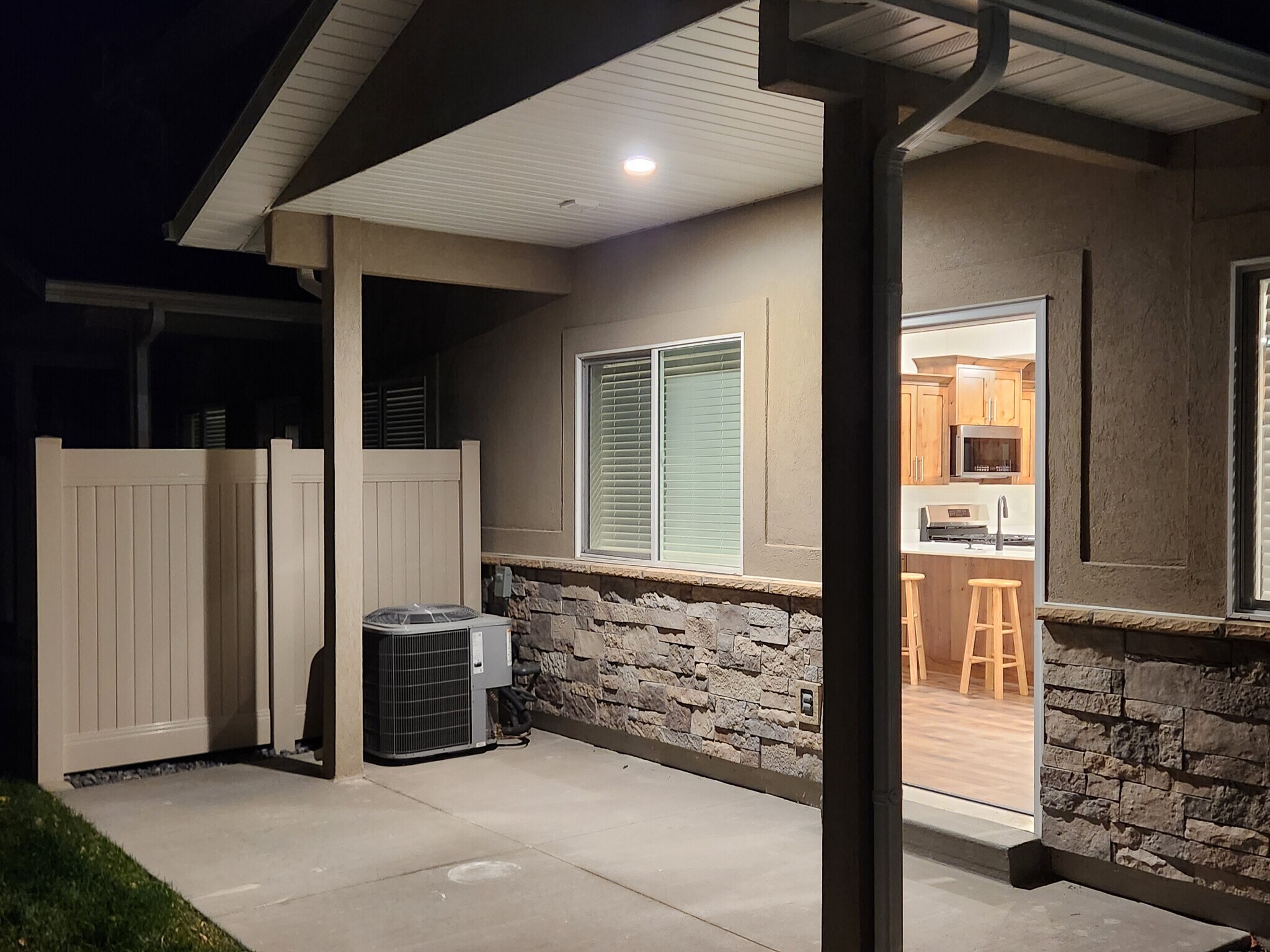 Building Photo - 1205 W Canterbury Cir