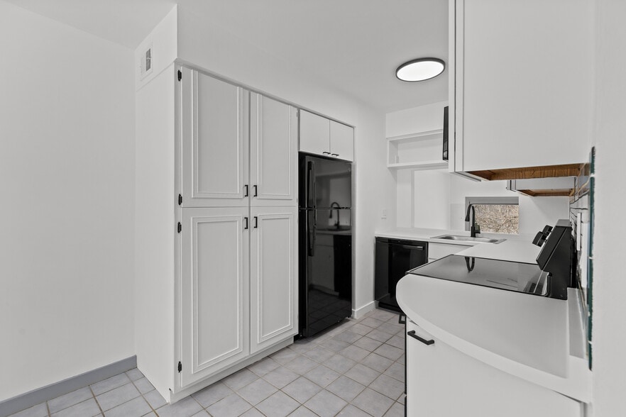 Building Photo - 546 Carriage Cir