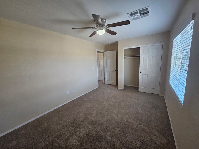 Building Photo - 4 BEDROOM HOME IN MOUNTAINS EDGE