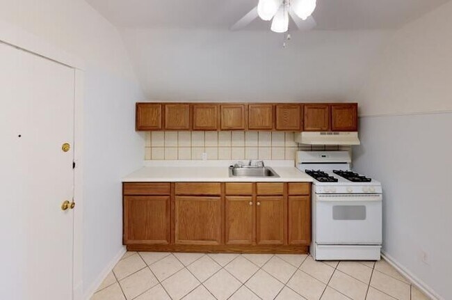 Building Photo - 5709 W Dakin St