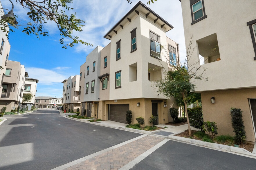 Building Photo - 2325 Verano Way