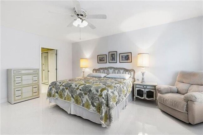 Building Photo - 3850 Galt Ocean Dr
