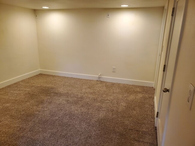 Building Photo - 4BR/2BA Audubon/Downriver Area Home