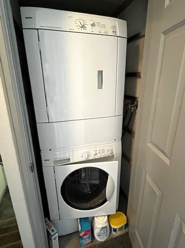 Building Photo - Winter Seasonal Rental- Lakeside Townhouse...