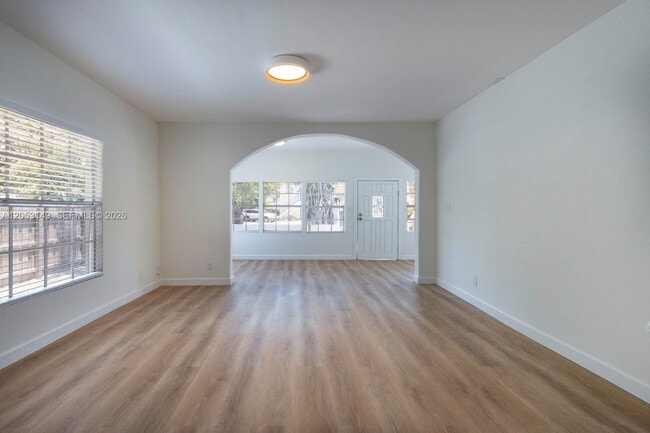 Building Photo - 3628 Thomas Ave