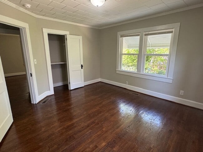 Building Photo - 505 E 5th St