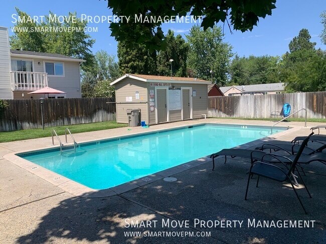 Building Photo - 2574 Sumac Ln
