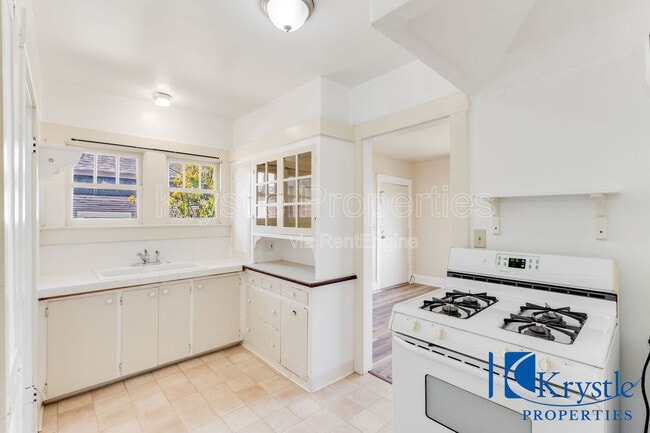 Building Photo - 517 Alhambra St