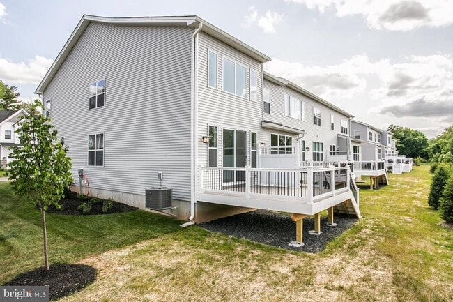 Building Photo - 665 Levering St